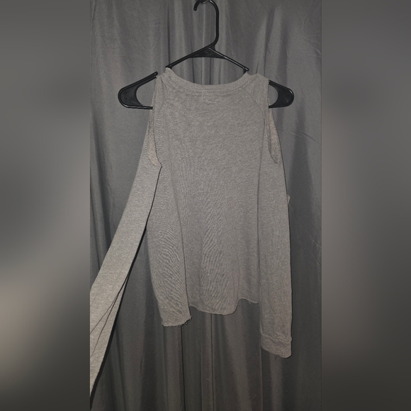 PINK Victoria's Secret Cild Shoulder Gray Crop Women's Top - Picture 4 of 6